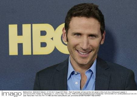 Mark Feuerstein arrives on the red carpet at the Curb Your Enthusiasm season 9 premiere at SVA Theater on September 27, 2017 in New York City.  NYP20170927127 JOHNxANGELILLO