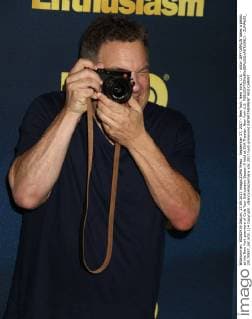 September 27, 2017 - New York, New York, U.S. - Actor JEFF GARLIN takes a photo at the New York premiere of Curb Your Enthusiasm Season 9 held at SVA Theater. New York U.S. - ZUMAk03_ 20170927_zaf_k03_114 Copyright: xNancyxKaszermanx