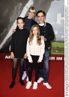 Oscar Ortega Sanchez mit Freundin Uta Hansen und den Kindern Josephine und Elise bei der Premiere des Kinofilms Rock My Heart im Cinemaxx Potsdamer Platz. Berlin, 27.09.2017