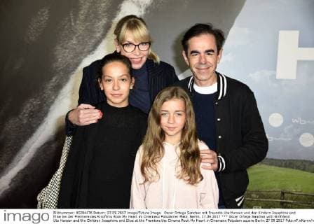 Oscar Ortega Sanchez mit Freundin Uta Hansen und den Kindern Josephine und Elise bei der Premiere des Kinofilms Rock My Heart im Cinemaxx Potsdamer Platz. Berlin, 27.09.2017