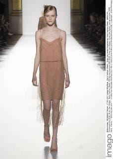 Paris Fashion Week - Dries Van Noten Modenschau Paris Fashion Week. Défile PAP Printemps-Ete 2018. Dries Van Notten. Paris Fashion Week. PAP Spring-Summer PAP 2018. Dries Van Notten. Dries Van Noten, spring-summer 2018 Paris, France