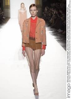 Paris Fashion Week - Dries Van Noten Modenschau Paris Fashion Week. Défile PAP Printemps-Ete 2018. Dries Van Notten. Paris Fashion Week. PAP Spring-Summer PAP 2018. Dries Van Notten. Dries Van Noten, spring-summer 2018 Paris, France