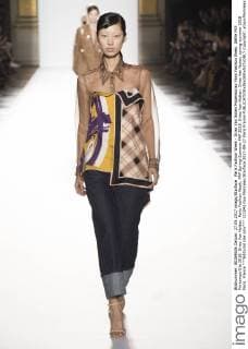 Paris Fashion Week - Dries Van Noten Modenschau Paris Fashion Week. Défile PAP Printemps-Ete 2018. Dries Van Notten. Paris Fashion Week. PAP Spring-Summer PAP 2018. Dries Van Notten. Dries Van Noten, spring-summer 2018 Paris, France