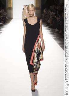 Paris Fashion Week - Dries Van Noten Modenschau Paris Fashion Week. Défile PAP Printemps-Ete 2018. Dries Van Notten. Paris Fashion Week. PAP Spring-Summer PAP 2018. Dries Van Notten. Dries Van Noten, spring-summer 2018 Paris, France