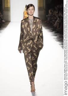 Paris Fashion Week - Dries Van Noten Modenschau Paris Fashion Week. Défile PAP Printemps-Ete 2018. Dries Van Notten. Paris Fashion Week. PAP Spring-Summer PAP 2018. Dries Van Notten. Dries Van Noten, spring-summer 2018 Paris, France