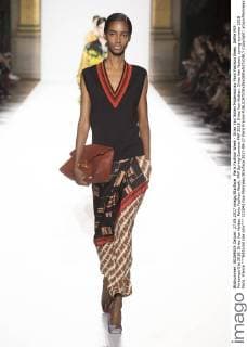Paris Fashion Week - Dries Van Noten Modenschau Paris Fashion Week. Défile PAP Printemps-Ete 2018. Dries Van Notten. Paris Fashion Week. PAP Spring-Summer PAP 2018. Dries Van Notten. Dries Van Noten, spring-summer 2018 Paris, France