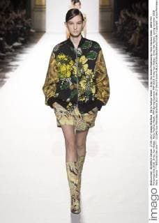 Paris Fashion Week - Dries Van Noten Modenschau Paris Fashion Week. Défile PAP Printemps-Ete 2018. Dries Van Notten. Paris Fashion Week. PAP Spring-Summer PAP 2018. Dries Van Notten. Dries Van Noten, spring-summer 2018 Paris, France