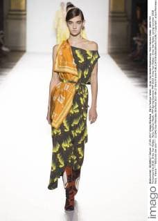 Paris Fashion Week - Dries Van Noten Modenschau Paris Fashion Week. Défile PAP Printemps-Ete 2018. Dries Van Notten. Paris Fashion Week. PAP Spring-Summer PAP 2018. Dries Van Notten. Dries Van Noten, spring-summer 2018 Paris, France