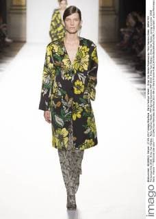 Paris Fashion Week - Dries Van Noten Modenschau Paris Fashion Week. Défile PAP Printemps-Ete 2018. Dries Van Notten. Paris Fashion Week. PAP Spring-Summer PAP 2018. Dries Van Notten. Dries Van Noten, spring-summer 2018 Paris, France