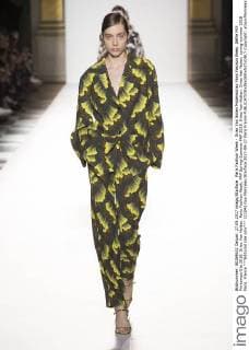 Paris Fashion Week - Dries Van Noten Modenschau Paris Fashion Week. Défile PAP Printemps-Ete 2018. Dries Van Notten. Paris Fashion Week. PAP Spring-Summer PAP 2018. Dries Van Notten. Dries Van Noten, spring-summer 2018 Paris, France