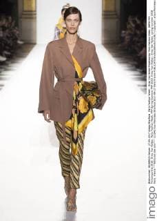 Paris Fashion Week - Dries Van Noten Modenschau Paris Fashion Week. Défile PAP Printemps-Ete 2018. Dries Van Notten. Paris Fashion Week. PAP Spring-Summer PAP 2018. Dries Van Notten. Dries Van Noten, spring-summer 2018 Paris, France