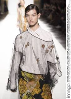 Paris Fashion Week - Dries Van Noten Modenschau Paris Fashion Week. Défile PAP Printemps-Ete 2018. Dries Van Notten. Paris Fashion Week. PAP Spring-Summer PAP 2018. Dries Van Notten. Dries Van Noten, spring-summer 2018 Paris, France