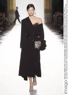 Paris Fashion Week - Dries Van Noten Modenschau Paris Fashion Week. Défile PAP Printemps-Ete 2018. Dries Van Notten. Paris Fashion Week. PAP Spring-Summer PAP 2018. Dries Van Notten. Dries Van Noten, spring-summer 2018 Paris, France