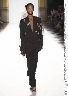 Paris Fashion Week - Dries Van Noten Modenschau Paris Fashion Week. Défile PAP Printemps-Ete 2018. Dries Van Notten. Paris Fashion Week. PAP Spring-Summer PAP 2018. Dries Van Notten. Dries Van Noten, spring-summer 2018 Paris, France