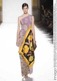 Paris Fashion Week - Dries Van Noten Modenschau Paris Fashion Week. Défile PAP Printemps-Ete 2018. Dries Van Notten. Paris Fashion Week. PAP Spring-Summer PAP 2018. Dries Van Notten. Dries Van Noten, spring-summer 2018 Paris, France