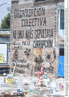 September 27, 2017 - Mexico City, Mexico, Mexico - People visit the altar in honor of the victims who died in the sewing factory due to the earthquake of September 19 of September 19 on September 27, 2017 in Mexico City, Mexico Mexico City Mexico  - ZUMAn230 20170927_zaa_n230_932 Copyright: xCarlosxTischlerx