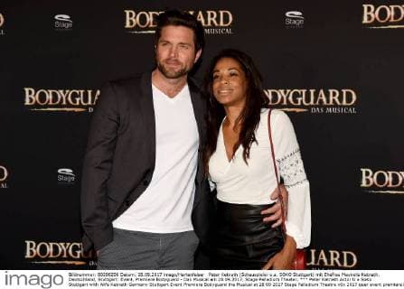 Peter Ketnath (Schauspieler u.a. SOKO Stuttgart) mit Ehefrau Maykelis Ketnath. Deutschland, Stuttgart: Event, Premiere Bodyguard - Das Musical am 28.09.2017, Stage Palladium Theater.