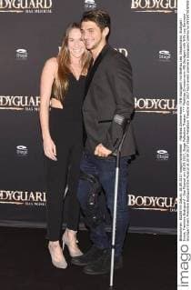 Matthias Zimmermann (VFB Stuttgart) mit Ehefrau Lea. Deutschland, Stuttgart: Event, Premiere Bodyguard - Das Musical am 28.09.2017, Stage Palladium Theater.