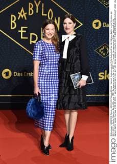 Hannah Herzsprung und Fritzi Haberlandt bei der Babylon Berlin Serien Premiere am 28.09.2017 in Berlin. Babylon Berlin (Sky und ARD) Serienpremiere in Berlin, 2017