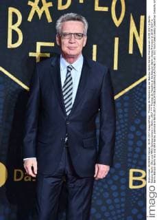 Thomas de Maiziere bei der Babylon Berlin Serien Premiere am 28.09.2017 in Berlin. Babylon Berlin (Sky und ARD) Serienpremiere in Berlin, 2017