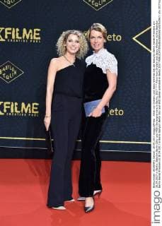 Aline von Drateln und Jessy Wellmer bei der Babylon Berlin Serien Premiere am 28.09.2017 in Berlin. Babylon Berlin (Sky und ARD) Serienpremiere in Berlin, 2017