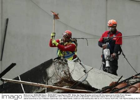 Bilder des Tages Brigades continue with the rescue works at the Alvaro Obregon building in Mexico City, Mexico, 28 September 2017. The death toll of past 19 September s earthquake rose to 343, with 204 dead at the capital according to Civil Protection Coordinator Luis Felipe Puente. Death toll after earthquake rises to 343 in Mexico !ACHTUNG: NUR REDAKTIONELLE NUTZUNG!  Copyright: xJoséxMéndezx CMX003 20170928-636422334998827391
