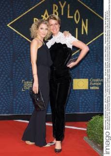 Aline von Drateln und Jessy Wellmer - Premiere der ARD Sky Serie Babylon in Berlin am 28.09.2017. Premiere Babylon