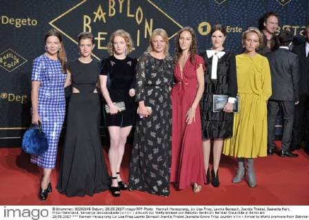 Hannah Herzsprung, Liv Lisa Fries, Leonie Benesch, Joerdis Triebel, Jeanette Hain, Fritzi Haberland, Serverija Janusauskaite (v.l.n.r.) Ankunft zur Weltpremiere von Babylon Berlin im Berliner Ensamble in Berlin am 28.09.2017