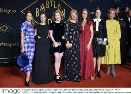 Hannah Herzsprung, Liv Lisa Fries, Leonie Benesch, Jördis Triebel, Jeanette Hain, Fritzi Haberlandt und Severija Janusauskaite bei der Premiere der Fernsehserie Babylon Berlin im Berliner Ensemble. Berlin, 28.09.2017