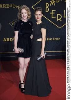Leonie Benesch und Liv Lisa Fries bei der Premiere der Fernsehserie Babylon Berlin im Berliner Ensemble. Berlin, 28.09.2017