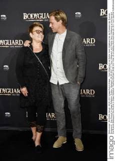 Timo Hildebrand mit Mutter Karin Hildebrand bei der Premiere des Musicals Bodyguard - Das Musical im Stage Palladium Theater. Stuttgart, 28.09.2017