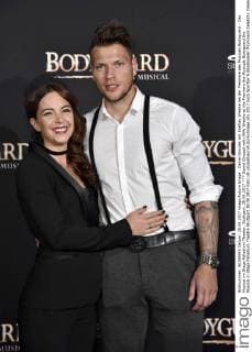 Daniel Ginczek mit Ehefrau Wiebke bei der Premiere des Musicals Bodyguard - Das Musical im Stage Palladium Theater. Stuttgart, 28.09.2017