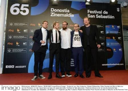 Frederick Lau, Max Hubacher, Robert Schwentke, Milan Peschel und Bernd Hölscher bei der Premiere von Der Hauptmann auf dem 65. Internationalen Filmfestival San Sebastian Festival Internacional de Cine de Donostia-San Sebastian im Kursaal. San Sebastian, 29.09.2017
