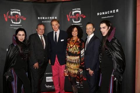 Premiere TANZ DER VAMPIRE Wien, Ronacher, 30. 09. 2017 Franz PATAY, Barbara WUSSOW, Albert FORTELL , Christian STRUPPECK