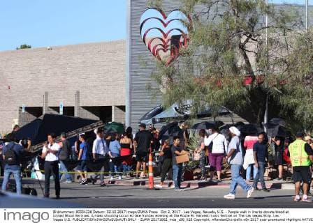 Oct 2, 2017 - Las Vegas, Nevada, U.S. - People wait in line to donate blood at United Blood Services. A mass shooting occurred late Sunday evening at the Route 91 Harvest music festival on The Las Vegas Strip. Las Vegas U.S.  - ZUMA 20171002_mda_c98_025 Copyright: xRondaxChurchillx
