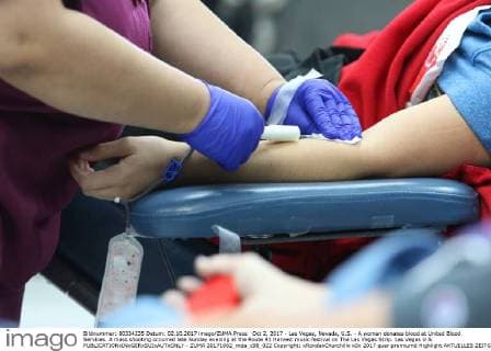 Oct 2, 2017 - Las Vegas, Nevada, U.S. - A woman donates blood at United Blood Services. A mass shooting occurred late Sunday evening at the Route 91 Harvest music festival on The Las Vegas Strip. Las Vegas U.S.  - ZUMA 20171002_mda_c98_022 Copyright: xRondaxChurchillx