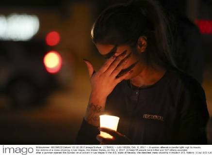 (171003) -- LAS VEGAS, Oct. 3, 2017 -- A woman attends a candle light vigil to mourn the victims of a mass shooting in Las Vegas, the United States, on Oct. 2, 2017. At least 59 people were killed and 527 others wounded after a gunman opened fire Sunday on a concert in Las Vegas in the U.S. state of Nevada, the deadliest mass shooting in modern U.S. history. ) (zy) U.S.-LAS VEGAS-SHOOTING-MOURNING WangxYing 