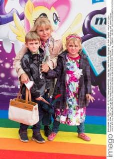 Bilder des Tages Roswitha Schreiner mit ihren Kindern Lorenzo und Luna - Premiere my Little PONY im Kino am Zoo Palast in Berlin am 03.10.2017. Premiere my Little PONY