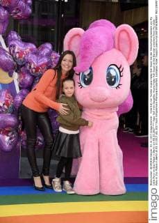 Kate Hall mit Tochter Ayana Haley Hall Soost bei der Deutschlandpremiere von My Little Pony im Zoo Palast in Berlin am 03.10.2017