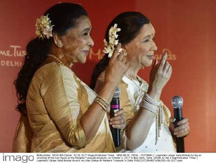 NEW DELHI, INDIA - OCTOBER 3: Legendary singer Asha Bhosle during an unveiling of her wax figure at the Madame Tussauds museum, on October 3, 2017 in New Delhi, India. (Photo by Raj K Raj Hindustan Times ) Legendary Singer Asha Bhosle Unveils Her Wax Statue At Madame Tussauds In Delhi