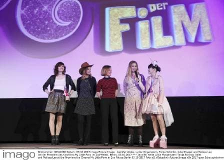 Jennifer Weiss, Lydia Morgenstern, Tanja Schmitz, Julia Stoepel und Melissa Lee bei der Premiere des Kinofilms My Little Pony im Zoo-Palast. Berlin, 03.10.2017