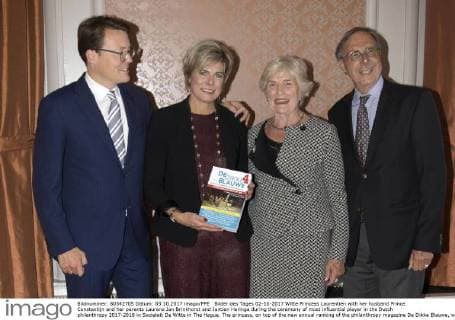 Bilder des Tages 02-10-2017 Witte Princess Laurentien with her husband Prince Constantijn and her parents Laurens Jan Brinkhorst and Jantien Heringa during the ceremony of most influential player in the Dutch philanthropy 2017-2018 in Societeit De Witte in The Hague. The princess, on top of the new annual ranking of the philanthropy magazine De Dikke Blauwe, was choosen for her groundbreaking work for children in her Missing Chapter Foundation.  Copyright: xPPE WERFx