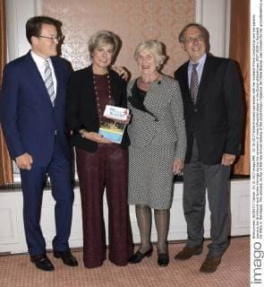 02-10-2017 Witte Princess Laurentien with her husband Prince Constantijn and her parents Laurens Jan Brinkhorst and Jantien Heringa during the ceremony of most influential player in the Dutch philanthropy 2017-2018 in Societeit De Witte in The Hague. The princess, on top of the new annual ranking of the philanthropy magazine De Dikke Blauwe, was choosen for her groundbreaking work for children in her Missing Chapter Foundation.  Copyright: xPPE WERFx