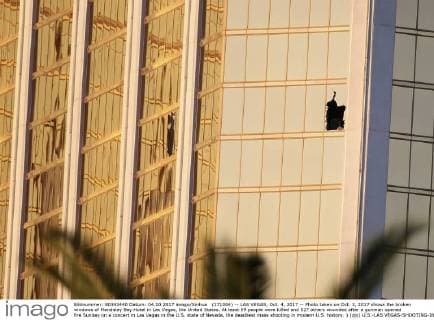 (171004) -- LAS VEGAS, Oct. 4, 2017 -- Photo taken on Oct. 3, 2017 shows the broken windows of Mandalay Bay Hotel in Las Vegas, the United States. At least 59 people were killed and 527 others wounded after a gunman opened fire Sunday on a concert in Las Vegas in the U.S. state of Nevada, the deadliest mass shooting in modern U.S. history. ) (zjy) U.S.-LAS VEGAS-SHOOTING-INVESTIGATION WangxYing 