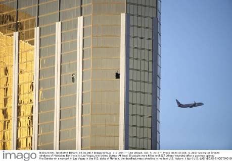(171004) -- LAS VEGAS, Oct. 4, 2017 -- Photo taken on Oct. 3, 2017 shows the broken windows of Mandalay Bay Hotel in Las Vegas, the United States. At least 59 people were killed and 527 others wounded after a gunman opened fire Sunday on a concert in Las Vegas in the U.S. state of Nevada, the deadliest mass shooting in modern U.S. history. ) (zjy) U.S.-LAS VEGAS-SHOOTING-INVESTIGATION WangxYing 