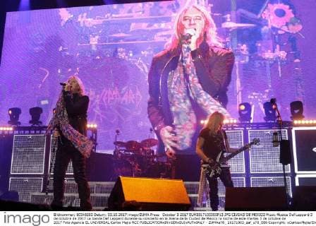 October 3 2017 EUM20171003ESP13 JPG CIUDAD DE MEXICO Music Musica Def Leppard 3 de octubre de 2017 La banda Def Leppard durante su concierto en la Arena de la Ciudad de Mexico la noche de este martes 3 de octubre de 2017 Foto Agencia EL UNIVERSAL Carlos Mejia RCC  - ZUMAu78_ 20171003_zaf_u78_086 Copyright: xCarlosxMejia ElxUniversalx