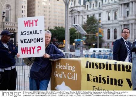 October 3, 2017 - Philadelphia, Pennsylvania, United States - Sings go up during a vigil for victims of the Las Vegas mass shooting, as speakers take the stage in Philadelphia, PA, on October 3, 2017. Philadelphia United States  - ZUMAn230 20171003_zaa_n230_779 Copyright: xBastiaanxSlabbersx