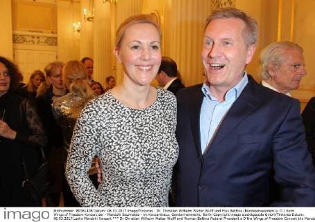 Dr. Christian Wilhelm Walter Wulff und Frau Bettina (Bundespraesident a. D.) beim Wings of Freedom Konzert der - Mandoki Soulmates - im Konzerthaus, Gendarmenmarkt, Berlin Copyright imago stock&people GmbH Tinkeres Datum: 06.03.2017 Leslie Mandoki Konzert *** Dr Christian Wilhelm Walter Wulff and Woman Bettina Federal President a D the Wings of Freedom Concert the Mandoki Soulmates in Konzerthaus Gendarmenmarkt Berlin Copyright Imago Stick Celebrities GmbH Date 06 03 2017 Leslie Mandoki Concert