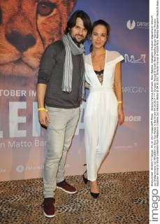 Director Farouk El-Khalili, Nina Maleika, Saengerin (Deutsch Aegyptisch) Ankunft zur Weltpremiere von MALEIKA im Kino Zoo Palast in Berlin am 04.10.2017