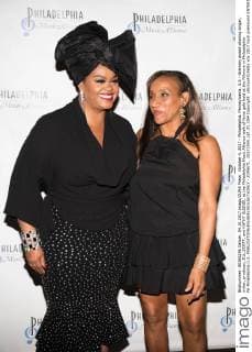 October 4, 2017 - Philadelphia, Pennsylvania, U.S - Grammy award winning singer, writer, producer, JILL SCOTT, and KATHY SLEDGE, at the Philadelphia Music Alliance walk of fame gala held at the Fillmore in Philadelphia PA Philadelphia U.S. - ZUMArf1_ 20171004_zaf_rf1_054 Copyright: xRickyxFitchettx